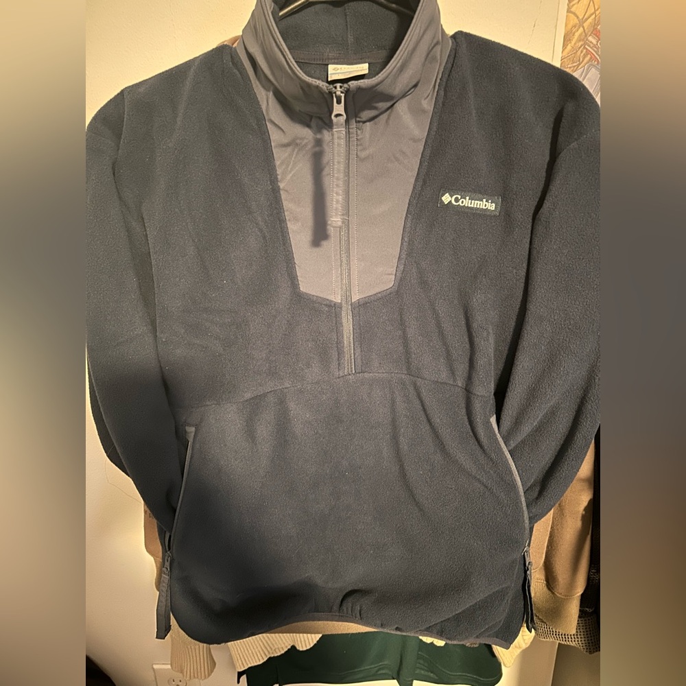 Columbia 1/4 zip - Navy Women’s size L